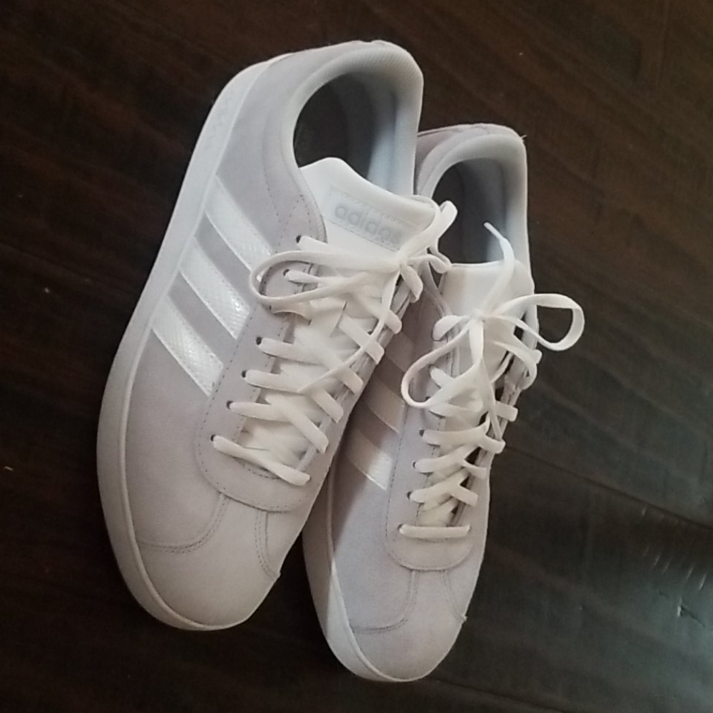 Adidas sports shoe size 8.5